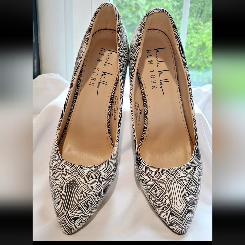Nicole Miller Black and White Geometric Pumps. Sz 7 M